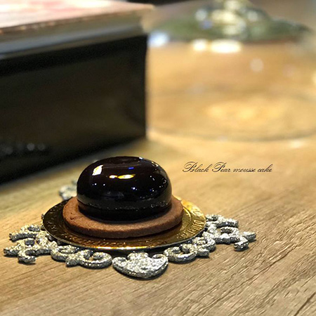 黑梨慕斯 Black Pear mousse cake