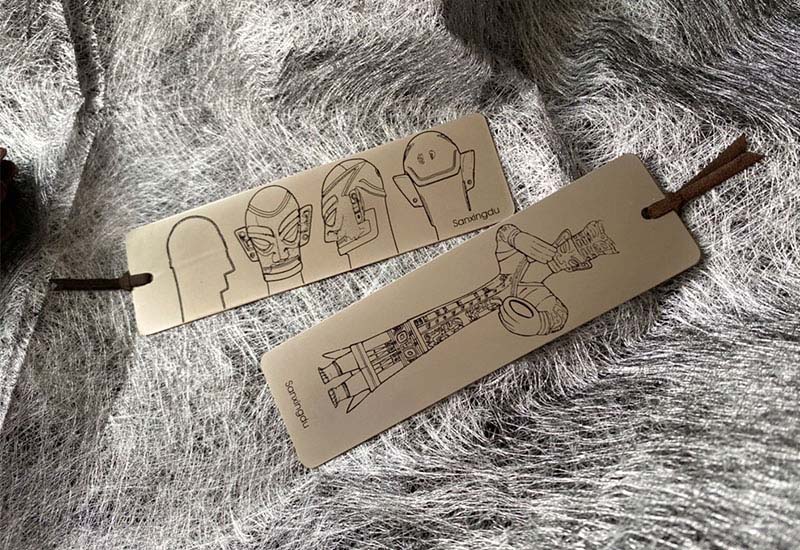 三星堆金屬書籤-戴金面罩銅人頭