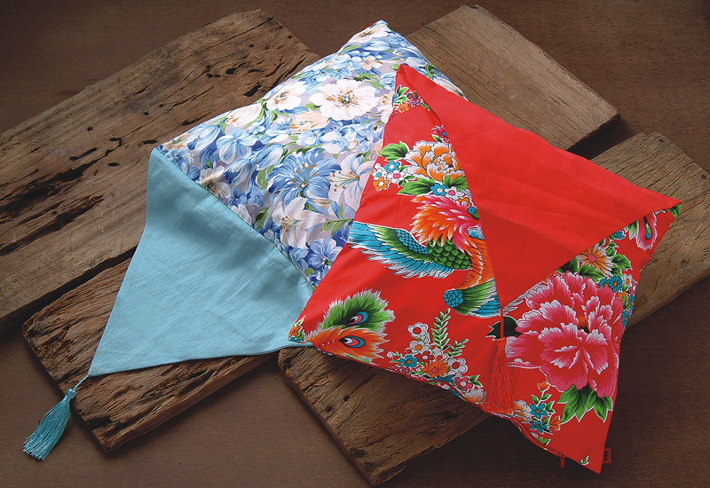 台灣花布抱枕套-三角水藍 枕頭套 靠枕 居家家具 寢具 家飾