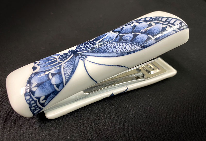 朝鮮　李朝　高麗白磁　染付　鏤雕卍葉文透かし　筆筒　G　R4660 朝鮮 李朝 高麗白磁 染付 鏤雕卍葉文透かし 筆筒 G R4660