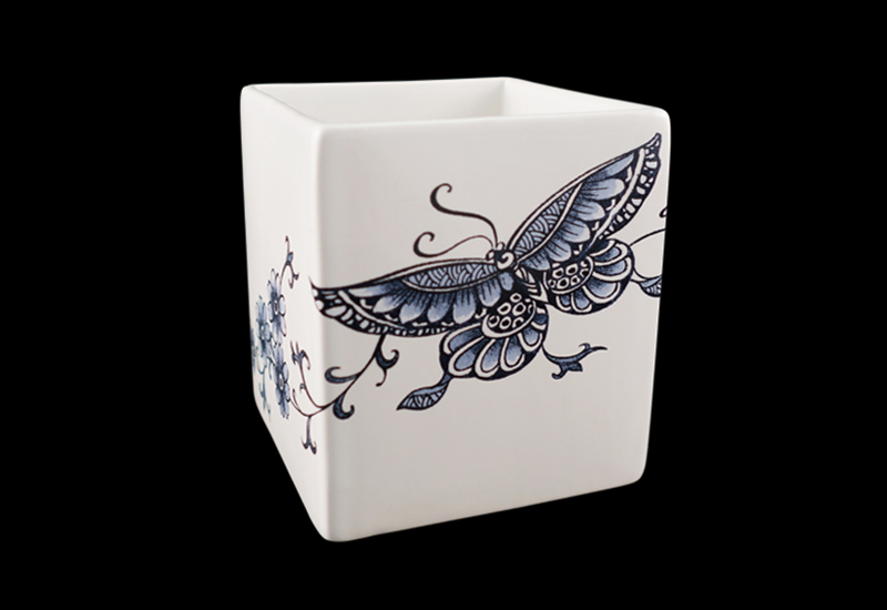 T18-青花蝴蝶筆筒